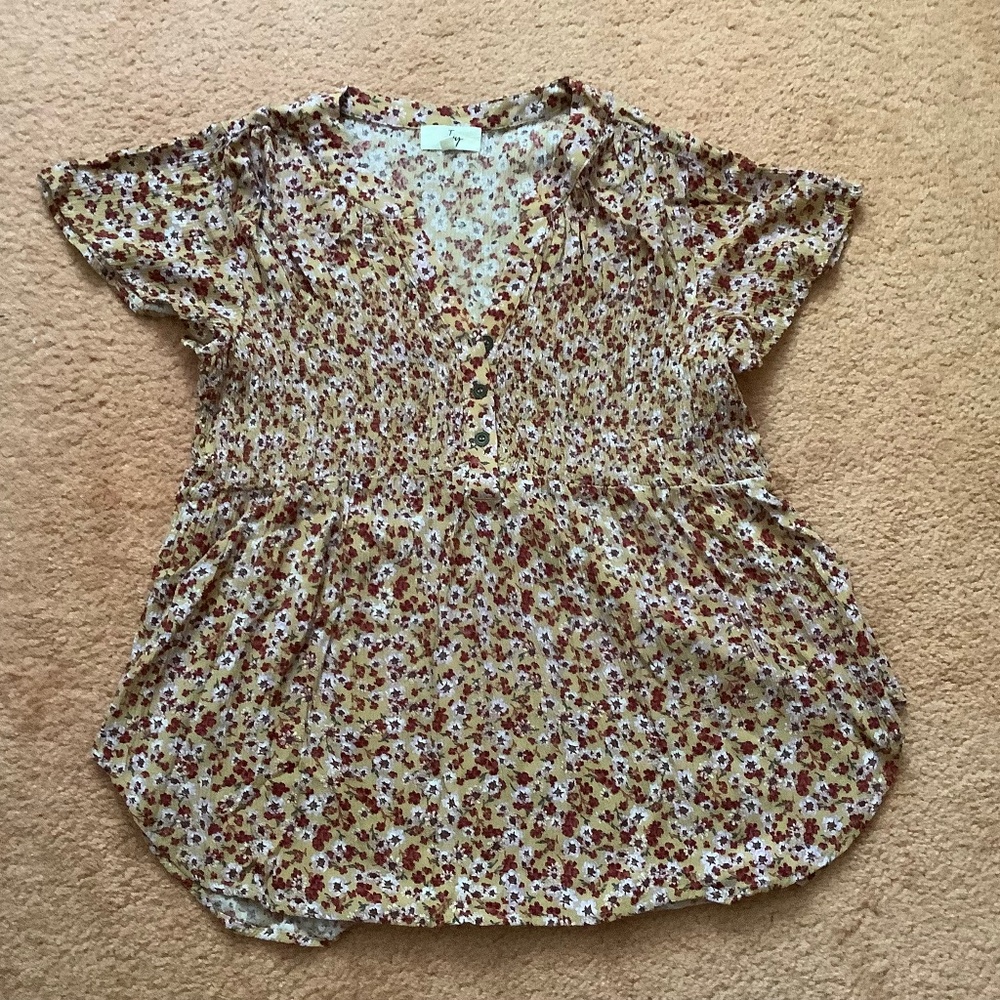5 Medium sized Tops - Picture 7 of 10